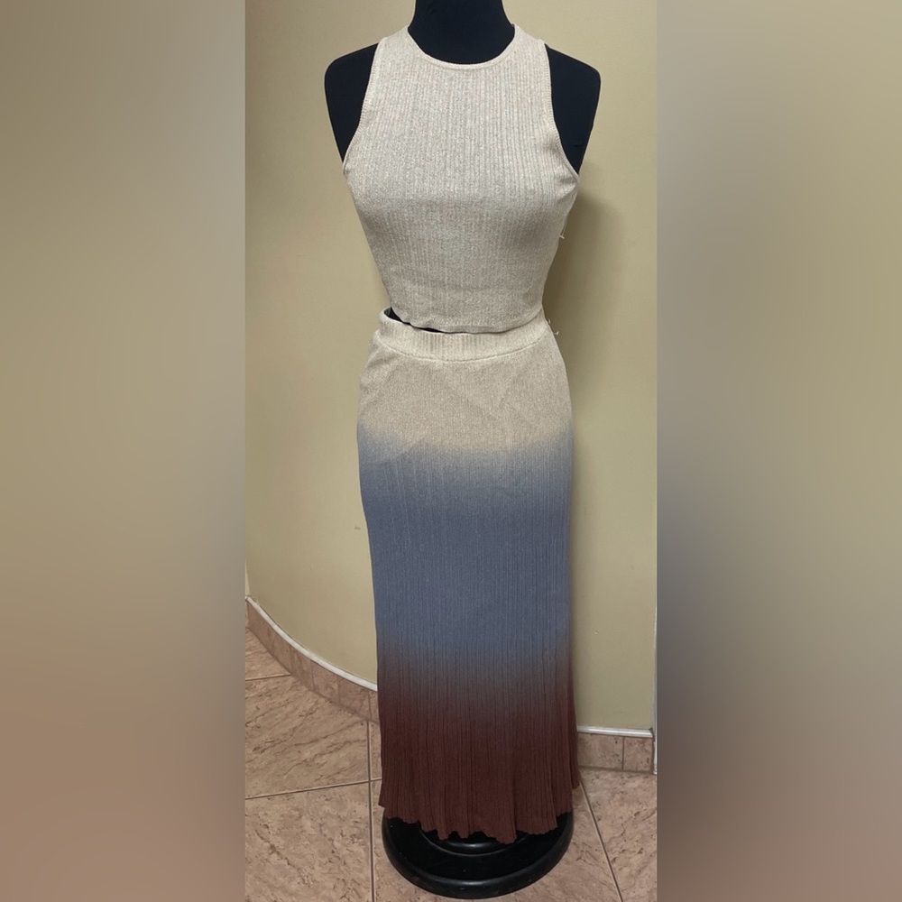 New no tag House of Harlow 1960 beige/blue set crop top /long skirt size S